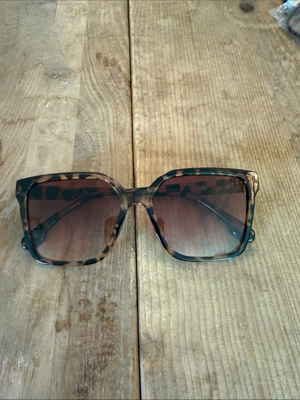 Classic Tortoiseshell Square Women’s Sunglasses - Brown Lens